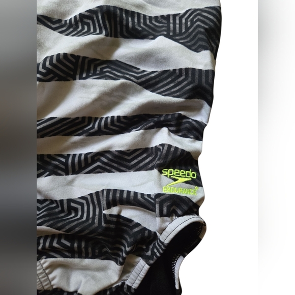 NWT Speedo Endurance Black& White Striped Women's Swimsuit ~Petite Size 20(00) - Picture 3 of 6